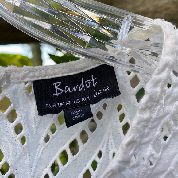 Bardot Beautiful White Eyelet Lace Dress With Peek-A-Boo Cut Outs On Sides - Picture 2 of 8